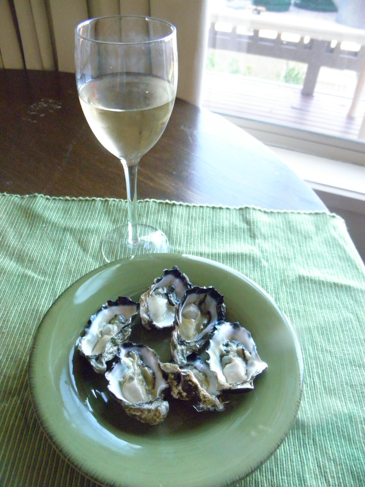 plate of oysters and glass of white wine - alcohol guidelines - Australia