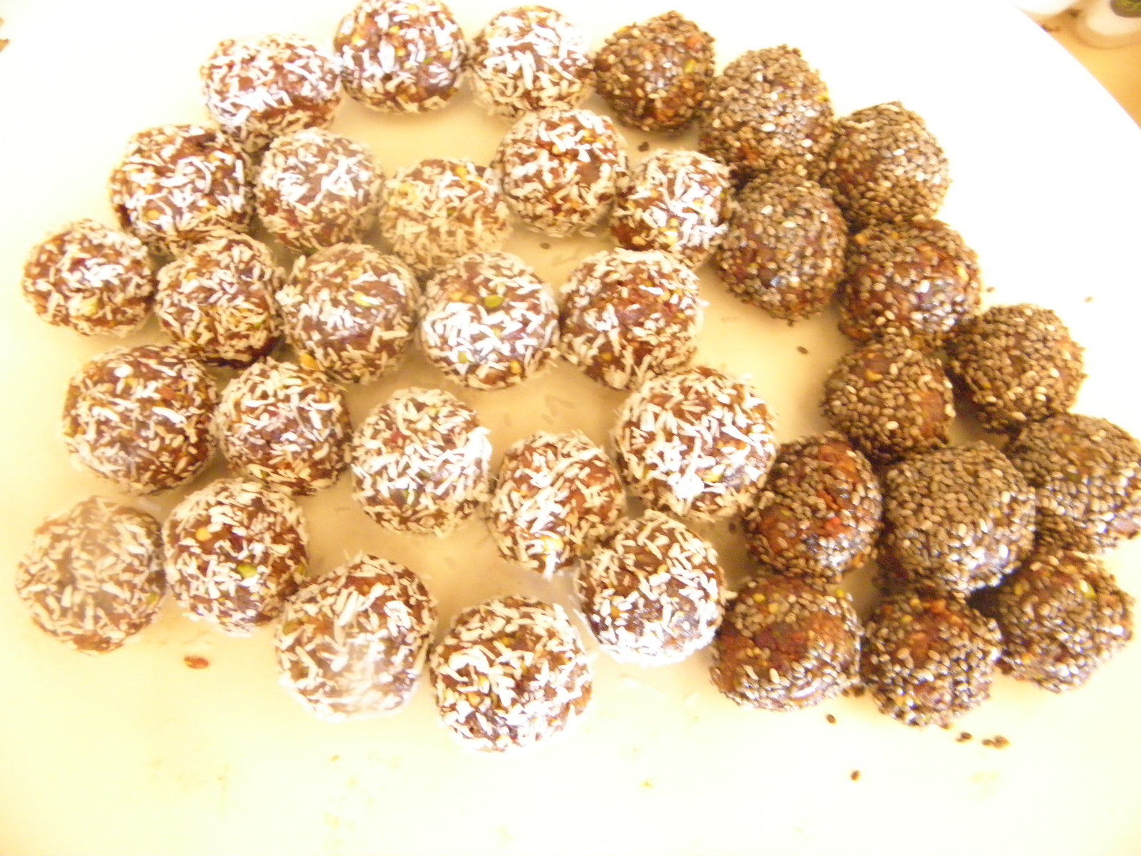 chocolate and pistachio fruit balls for Christmas food gifts