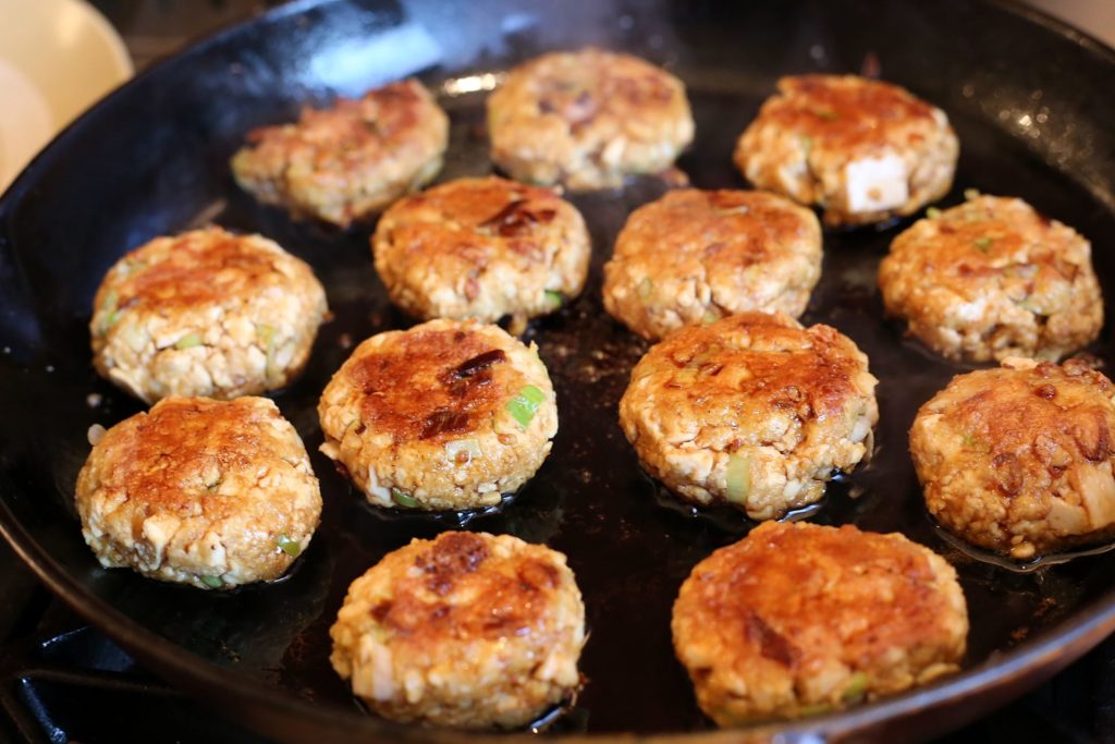 easy vegetarian lunch recipes - terriyaki and tofu burgers