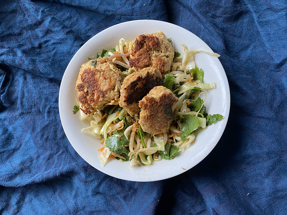 vietnamese vermicelli noodle salad - bun chay