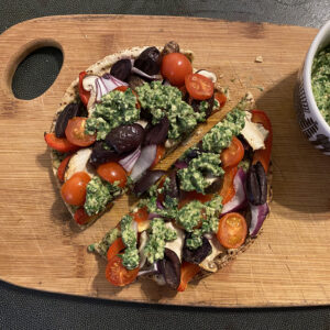 vegan pesto pizza with toppings for pesto pizza