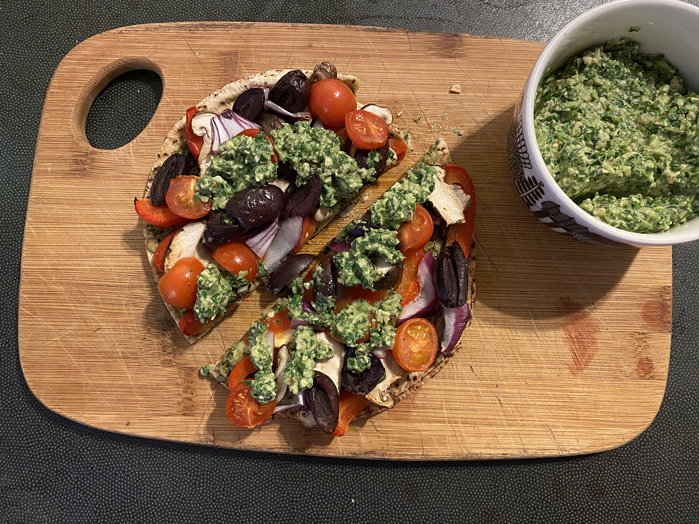 vegan pesto pizza with toppings for pesto pizza