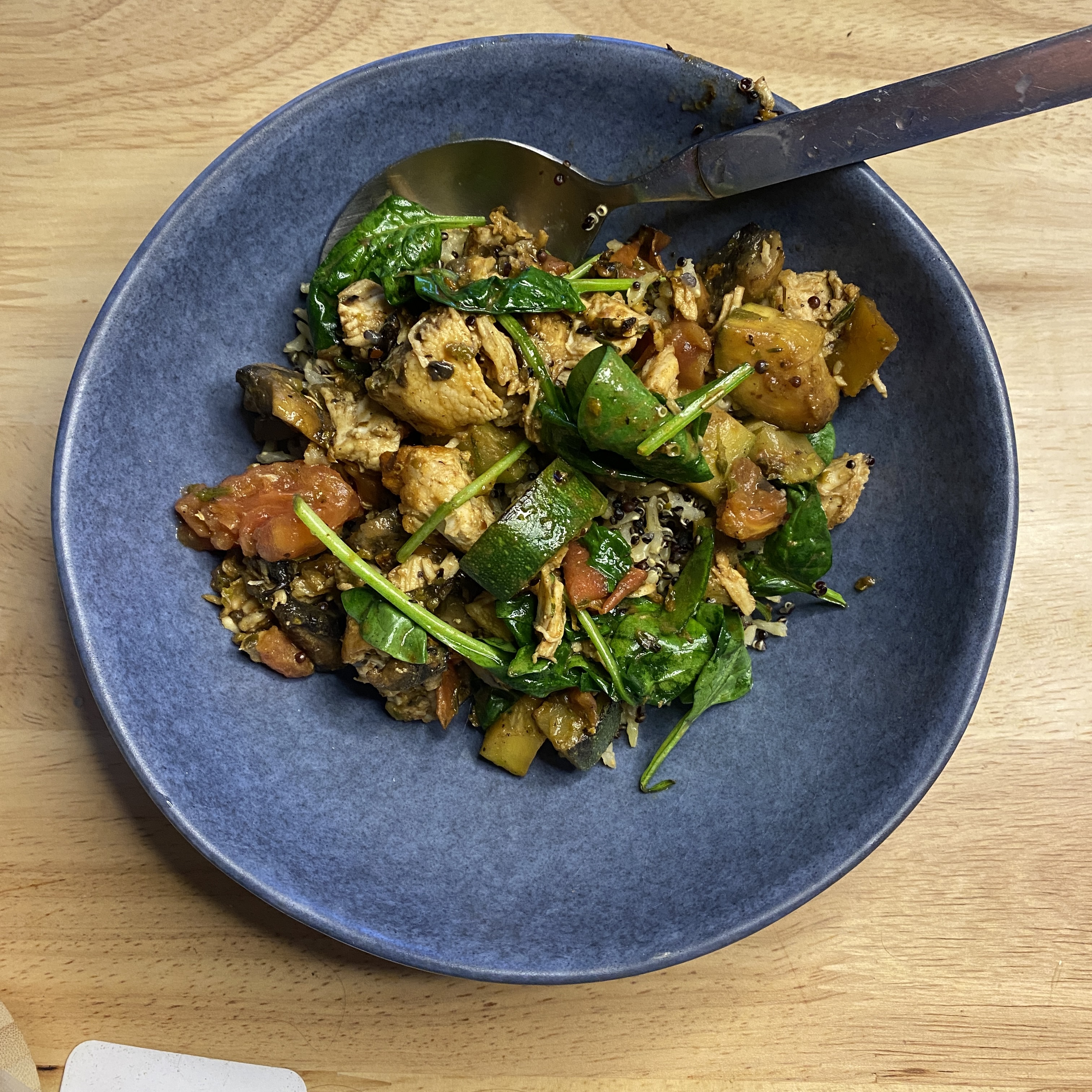 air fried chicken, spinach leaves with a stirfry of mushrooms, zucchini, tomatoes, garlic, chilli flakes, mustard seeds, vegan cream cheese and quinoa and brown rice mix